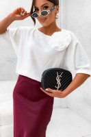 Sweter biały Wendy z  broszką różą