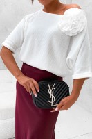 Sweter biały Wendy z  broszką różą