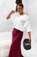 Sweter biały Wendy z  broszką różą