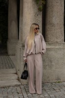 „City Chic” — Stylowa beżowa bomberka z charakterem