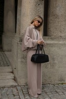 „City Chic” — Stylowa beżowa bomberka z charakterem