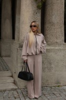 „City Chic” — Stylowa beżowa bomberka z charakterem