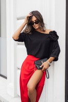 Sweter czarny Wendy z  broszką różą