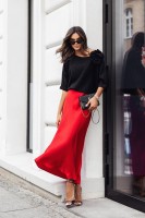 Sweter czarny Wendy z  broszką różą
