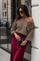 Sweter fango Wendy z broszką różą